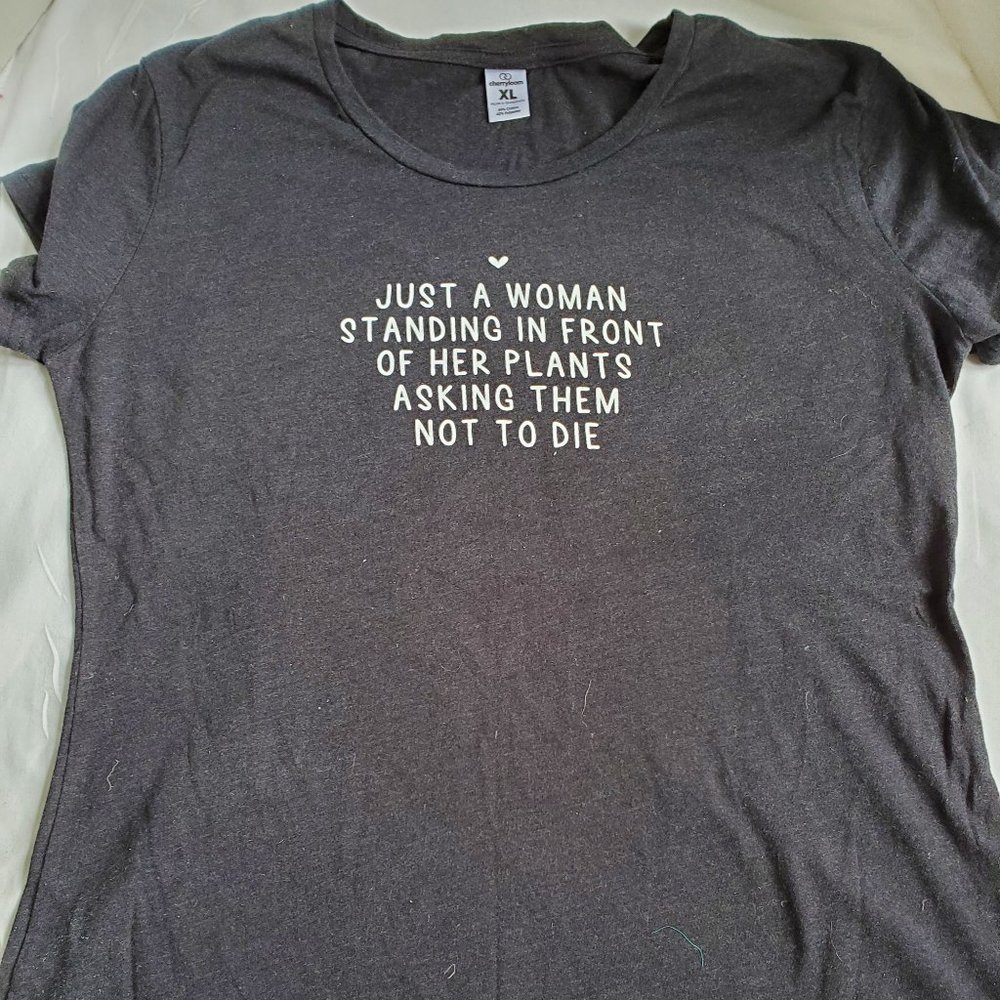 Girl cut humorous (plant) tee sz XL